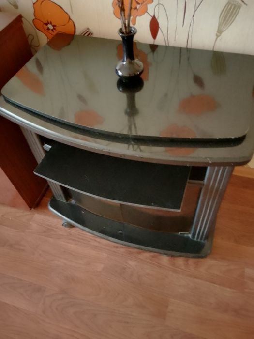 Продам тумбочку для телевизора и аппаратуры