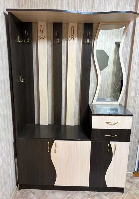 Шкаф в прихожую б/у