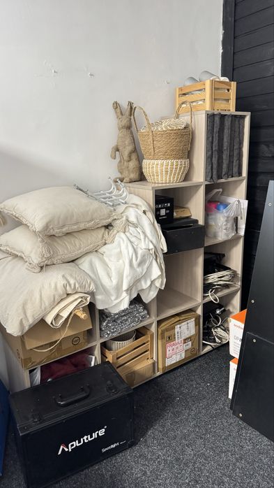 Полки, шкафы, ресепшен