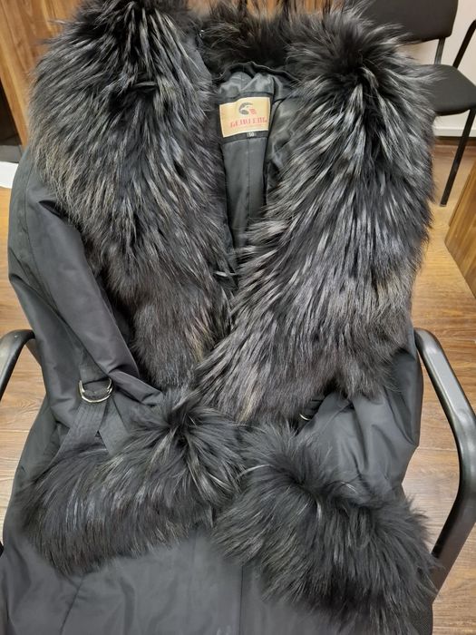Пальто (парка) с воротником из натурального меха