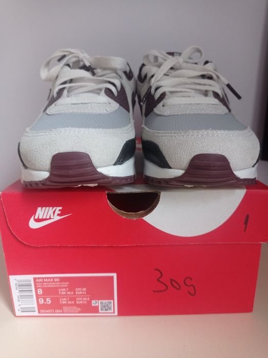 Nike Air Max 90.