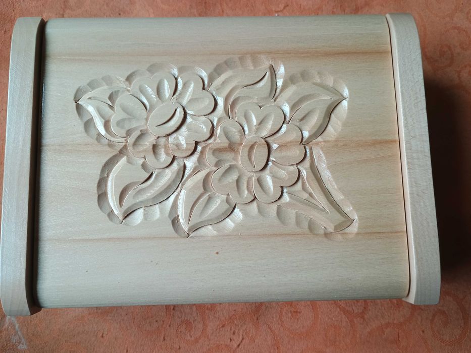 Дървена кутия за бижута