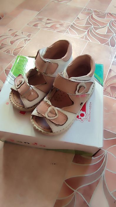 Сандалии         .