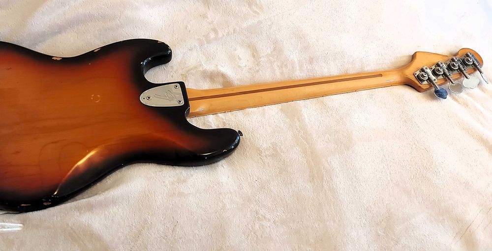 Fender Jazz Bass 1977