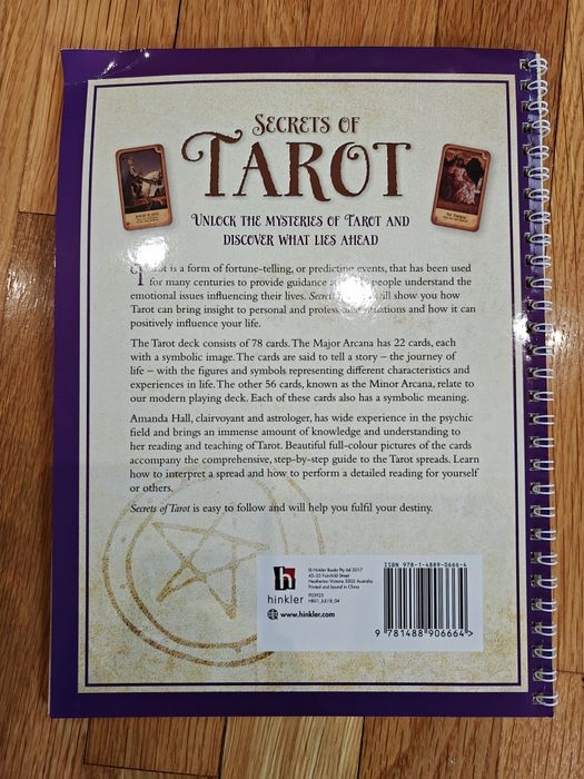 Карти Таро с книжка
