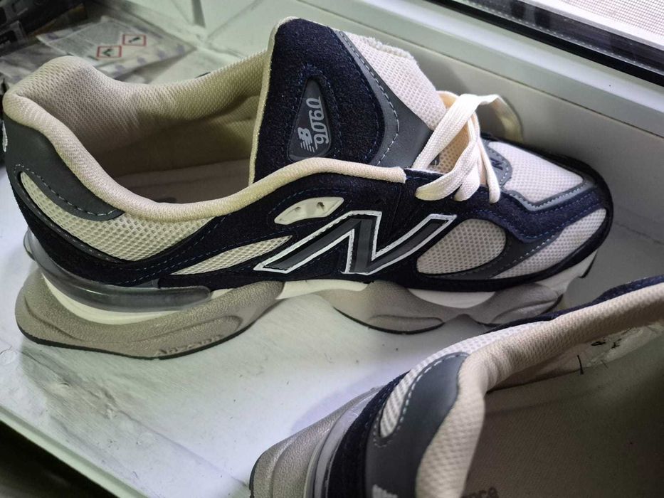 Adidasi New Balance 9060