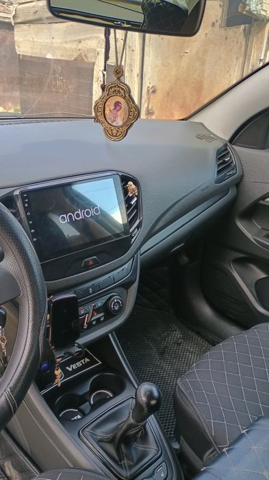 Автомашина лада веста