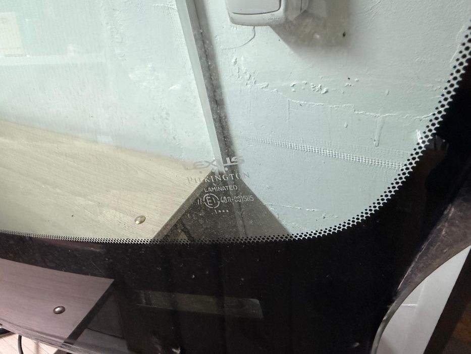 Лобовое стекло на RX300