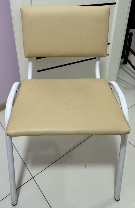 Продаются Кушетки и стул