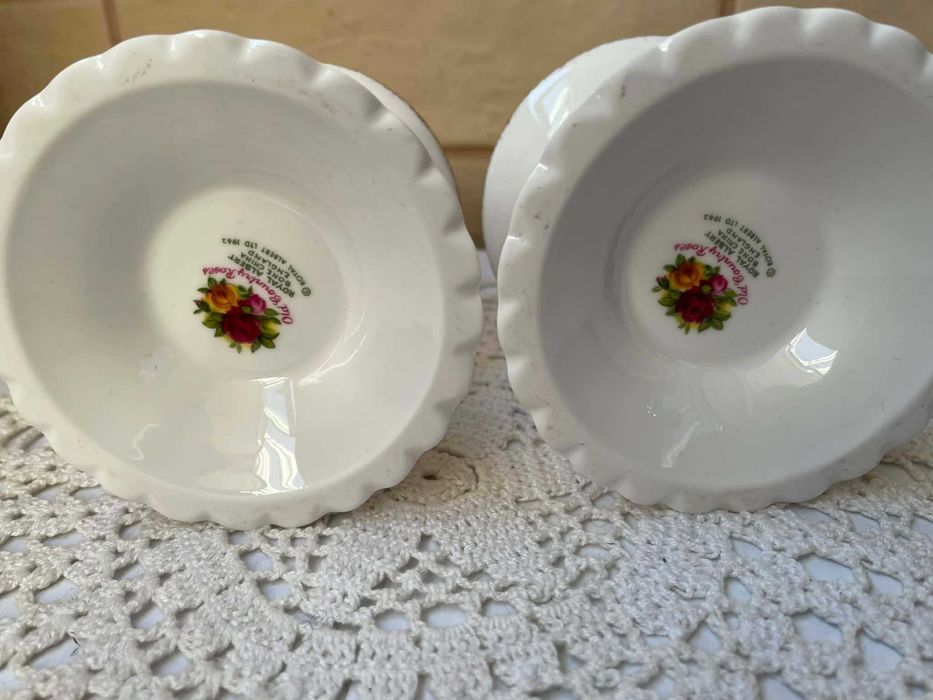 ROYAL ALBERT красиви свещници от костен порцелан от Англия