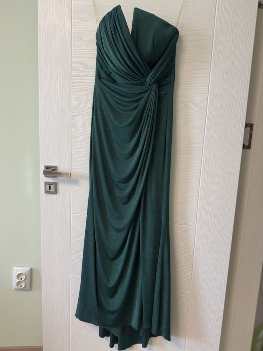 Официална рокля.