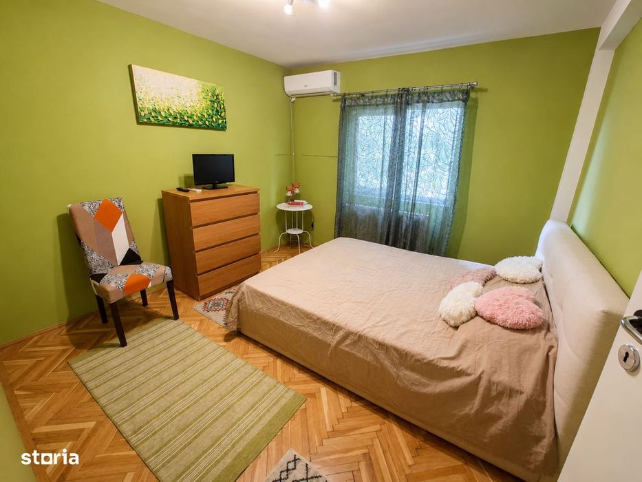 Proprietar,inchiriez ap.3 camere ,zona Lipovei,disponibil imediat