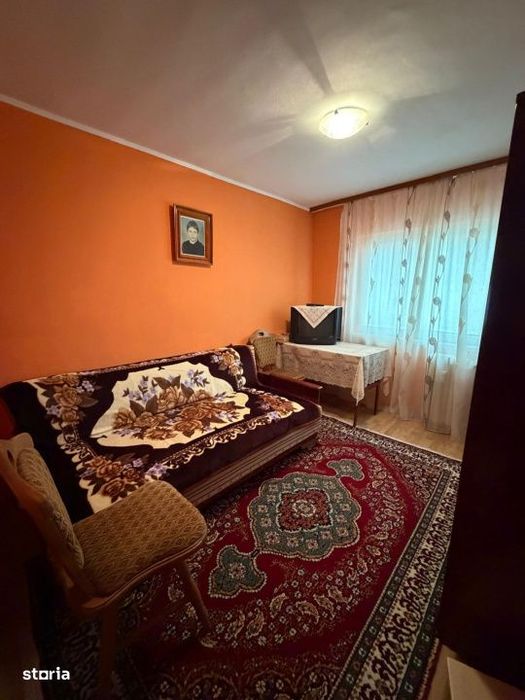Apartament 3 camere, etaj intermediar, Radauti