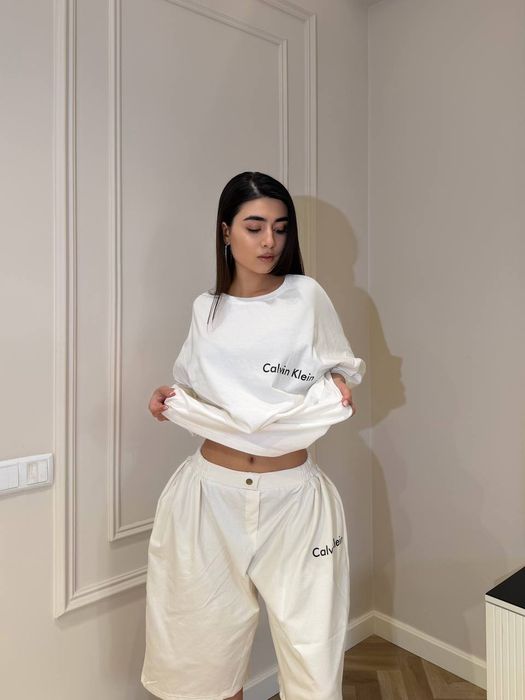 Стильный летний костюм Calvin Klein (футболка оверсайз + удлиненные шо