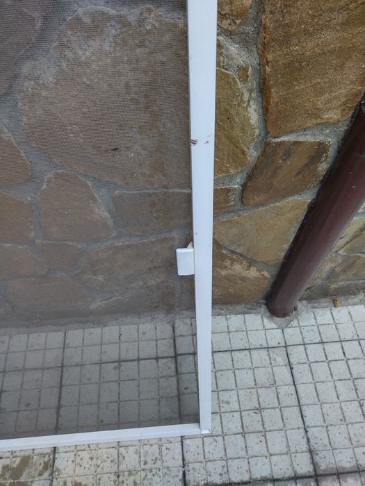 Продавам комарник много запазен.