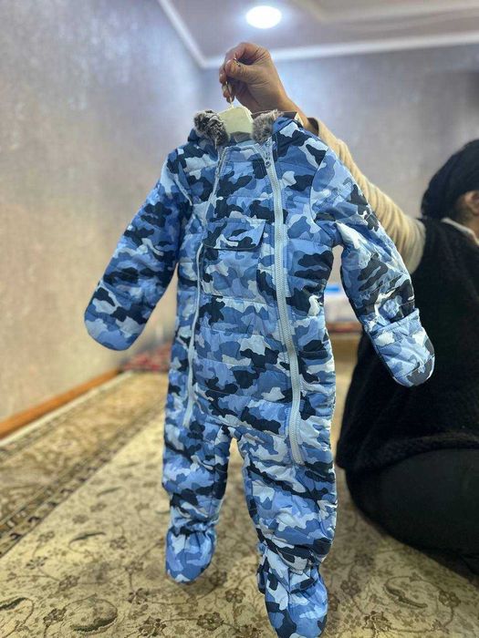 Стильный зимний комбинезон из США для малыша