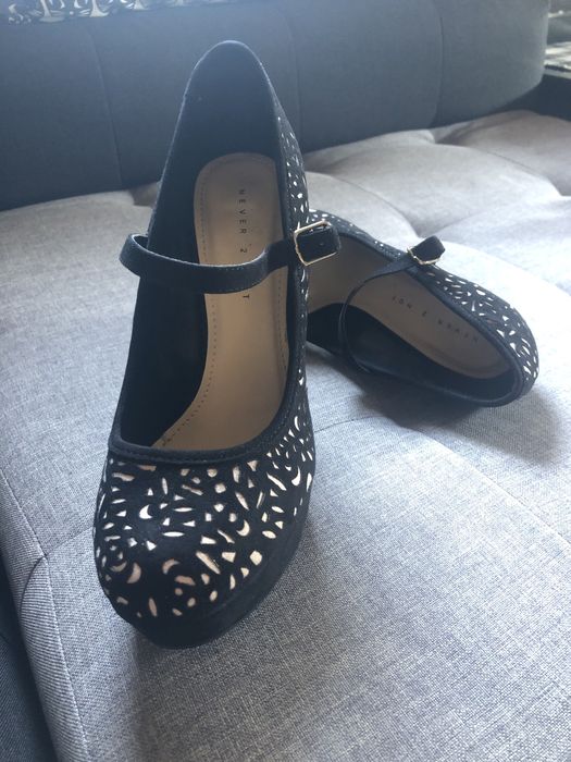 Бални обувки на висок ток и с платформа