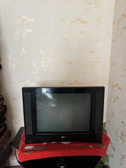 Телевизор с подставкой