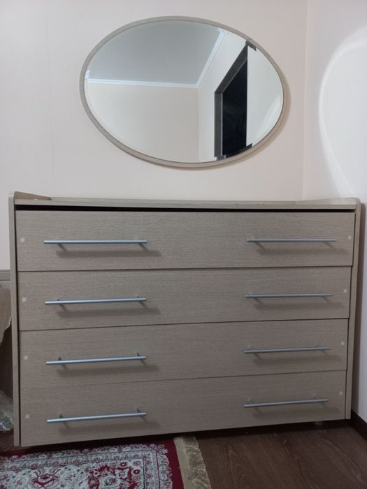 Комод с зеркалом