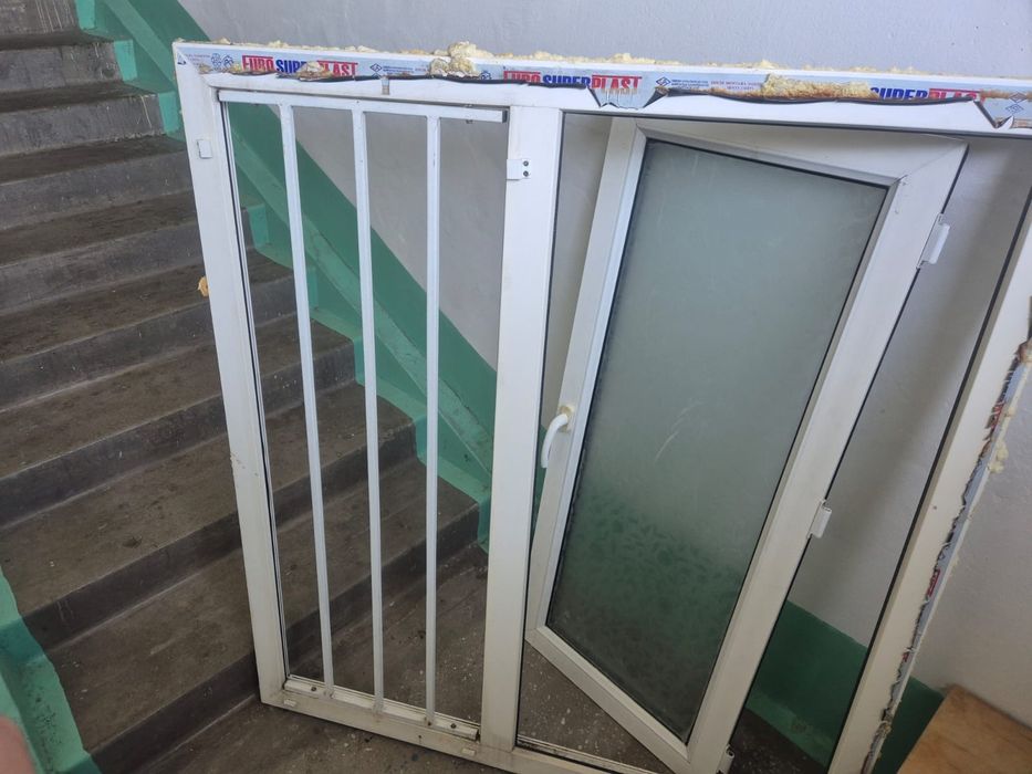 продам окно 3 шт, один с решоткой
