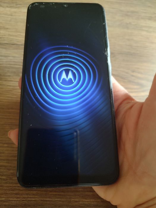 Продава Motorola E20