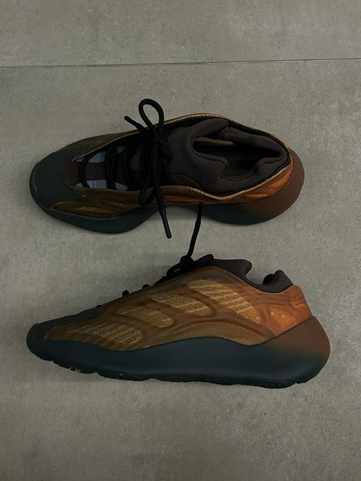 Спортни обувки Adidas Yeezy 700