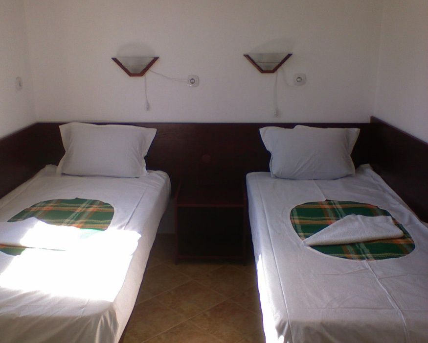 Продава се Хотел в к.к. Св.Св. Константин и Елена - 1000 кв.м за 1350 €/кв.м - Снимка #6