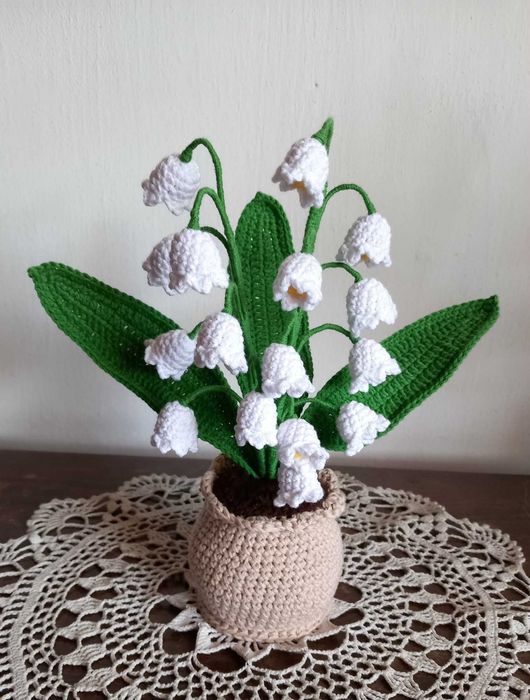 Плетени цветя и мартеници