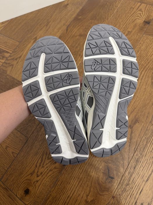 Кроссовки asics