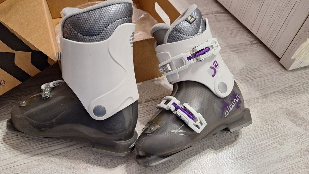 Ботинки для лыж.