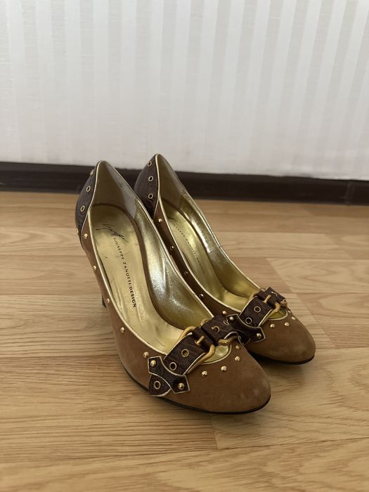 Продам женские туфли