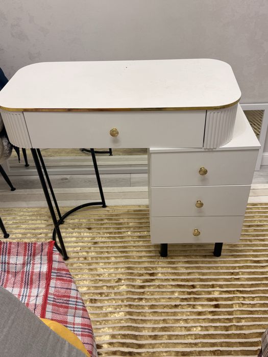 Туалетный столик