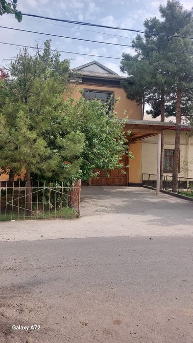 Карши шахри Беклар мфй Тумарис кучаси турар-жой биноси бог билан