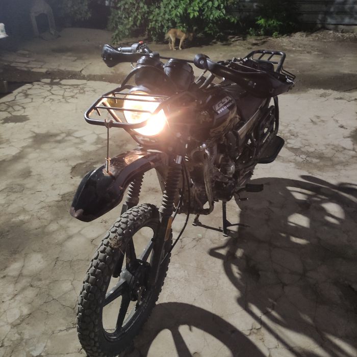Мотоцикл Сузуки GSX на ходу