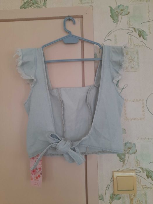 Лек дънков топ с гол гръб