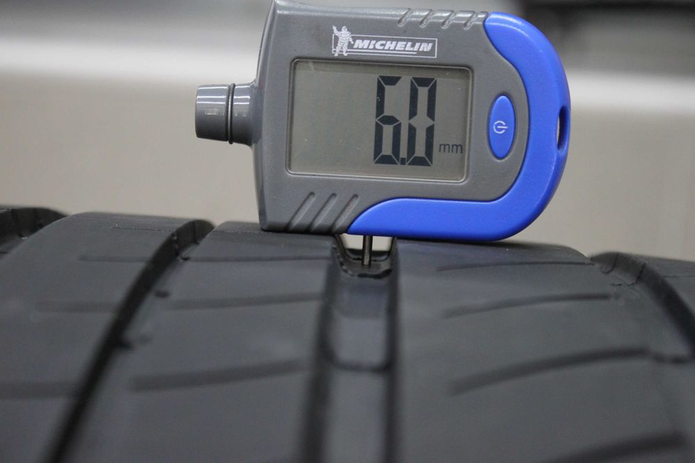 295/30-18 Michelin