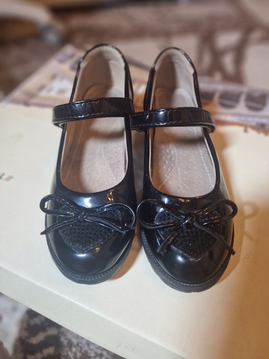 Туфли лакированные 28 размер