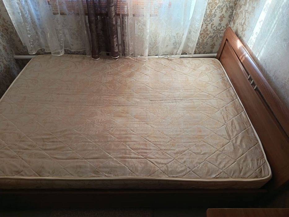 Продается спальный гарнитур