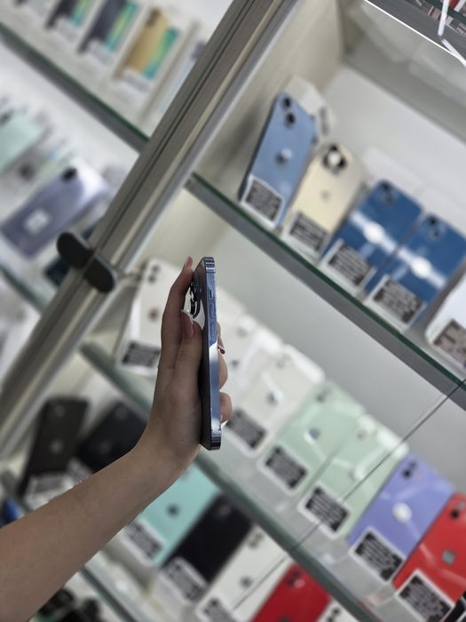 Humor GSM oferă spre vânzare / iPhone 13 Pro / 128 GB / Blue / Baterie 100% / Garanție 12 luni / Rate