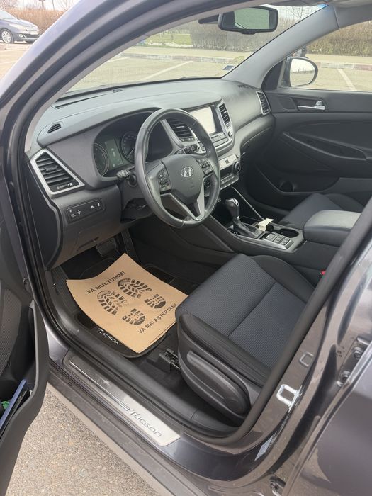 Hyundai / Tucson 1.7 CRDi Business 2WD