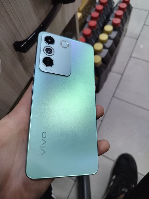 Vivo v27e в хорошем состоянии