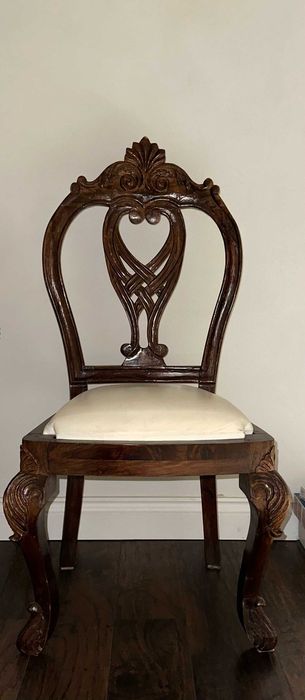 Opt scaune superbe din lemn masiv si piele alba