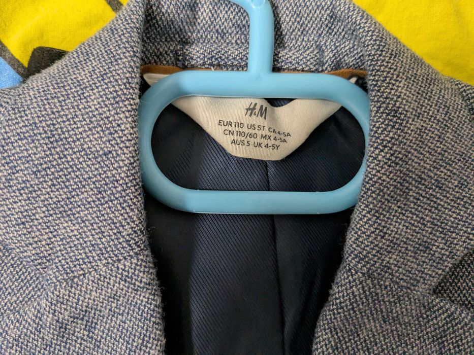 Детско сако H&M.