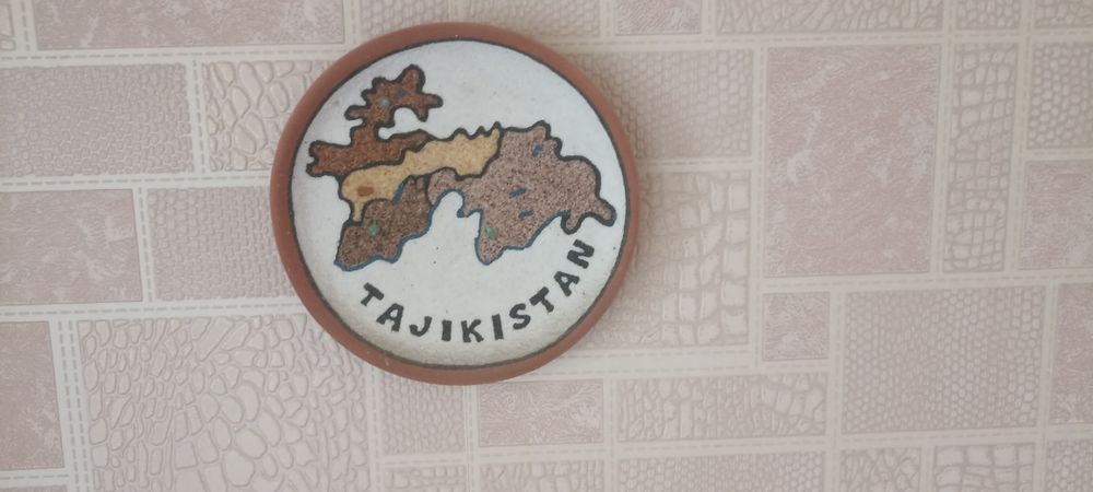 Зонт, колонки, лампы накаливания, панно, ваза, шприцы и другое