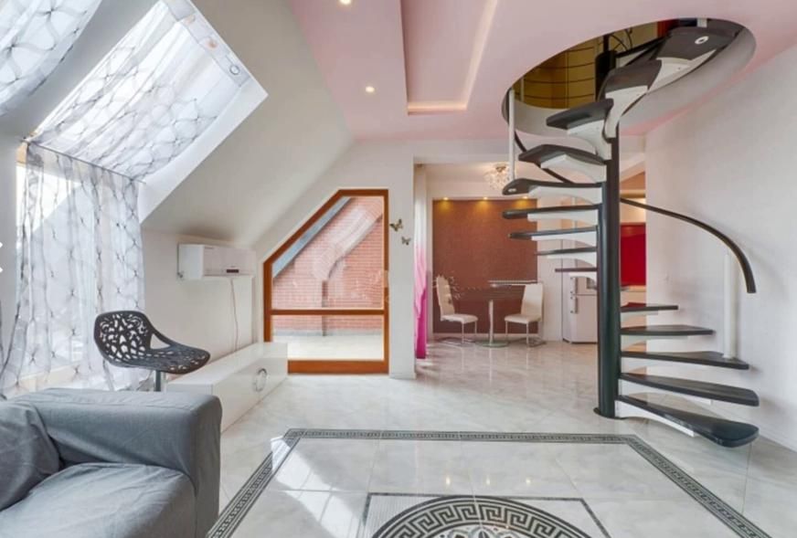 Дава се под наем Тристаен апартамент в София, Витоша - 150 кв.м за 875 € - Снимка #1