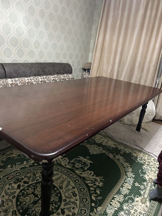 Стол для гостинной