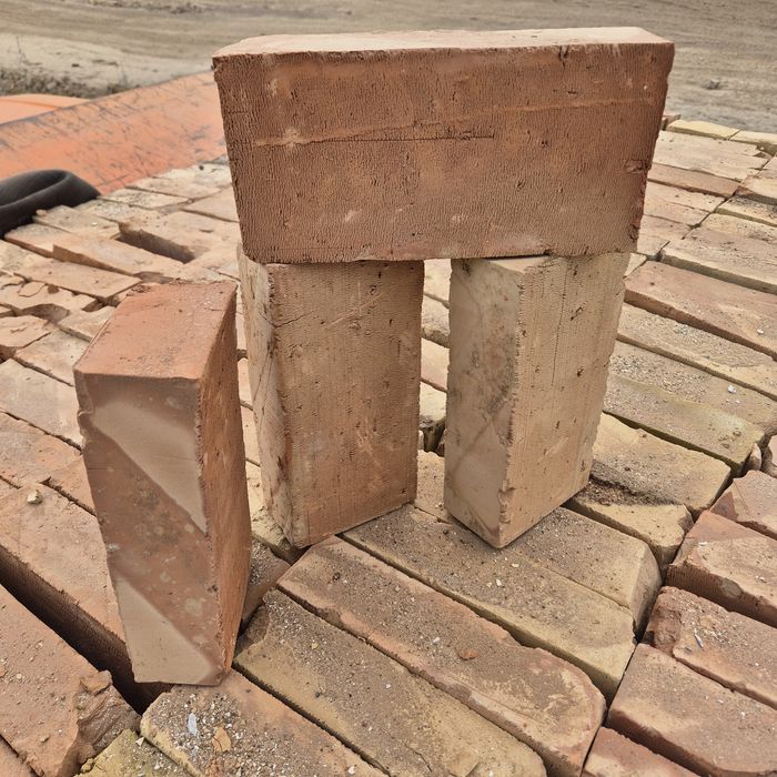 Кирпич жженый красный