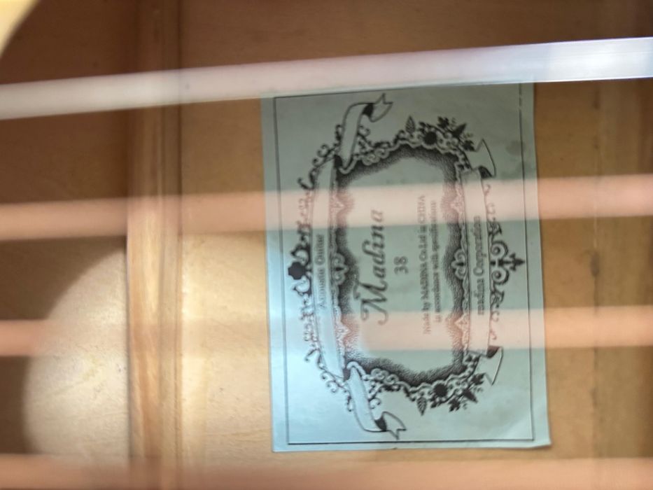 Продается акустическая гитара