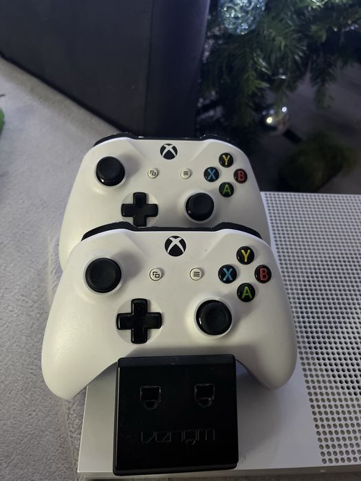 Xbox One S (1TB).