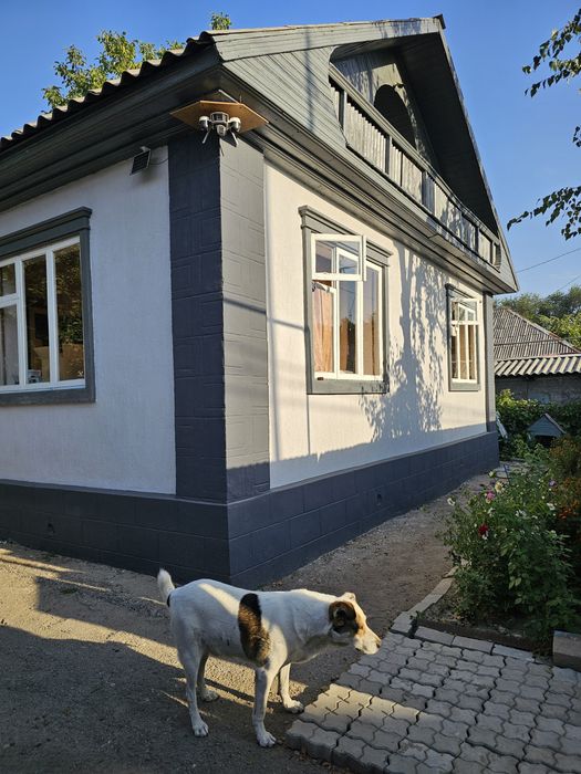 Продам капитальный, добротный, кирпичный дом в черте города.